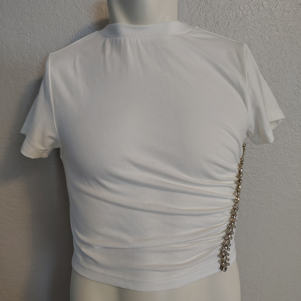 Elegant White Chain Accent Blouse